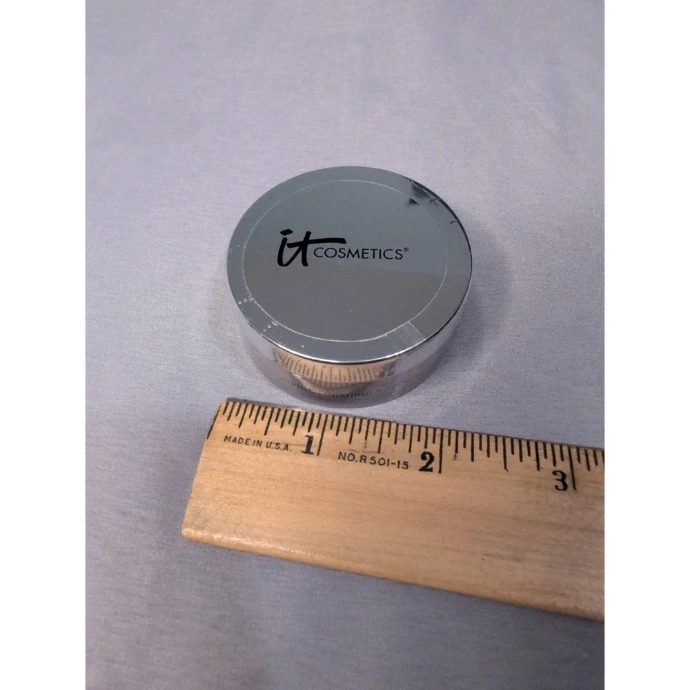IT Cosmetics Bye Bye Pores Finishing Powder Medium Tinted Sealed 2.7g